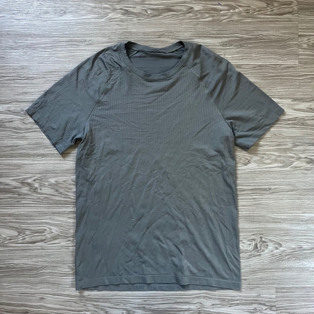 Lululemon Metal Vent Tech Short Sleeve Shirt Mens Medium Gray Training Tee